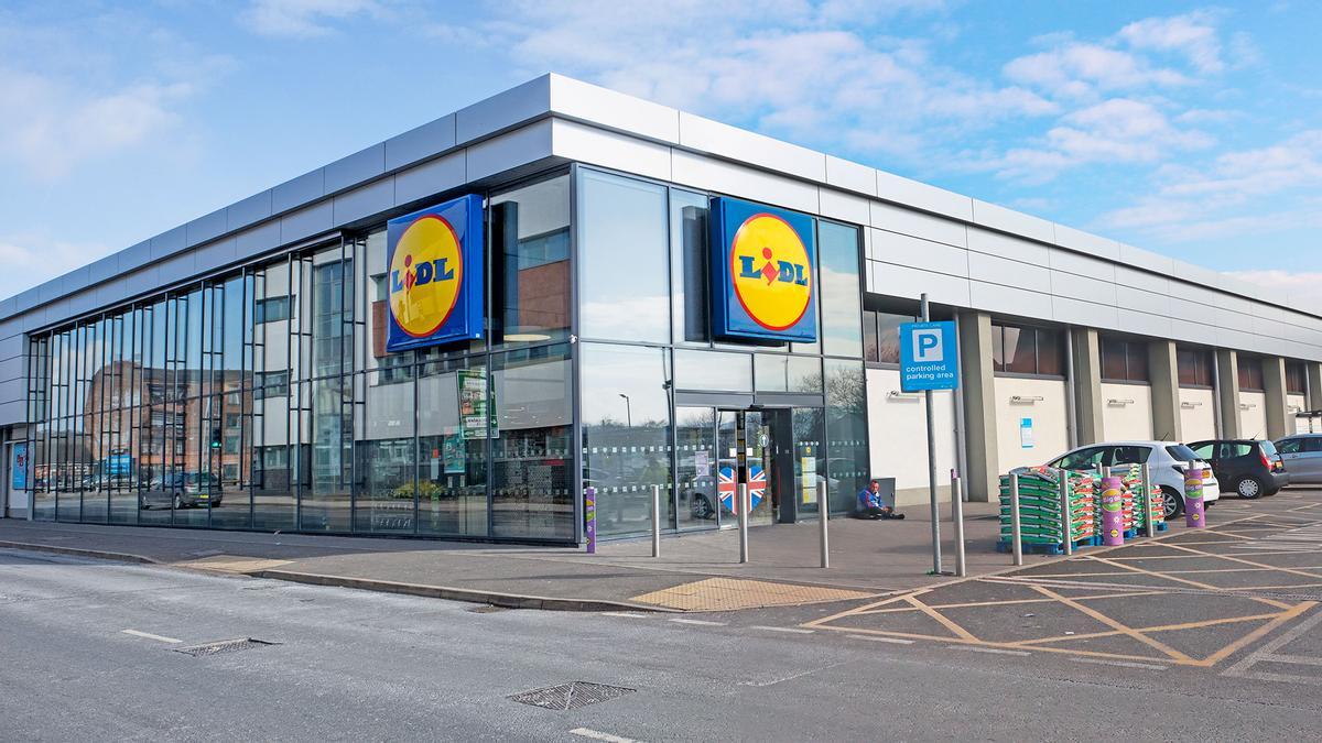 Lidl arrasa este otoño con la persiana opaca que mantiene el calor y no necesita de herramientas para su instalación