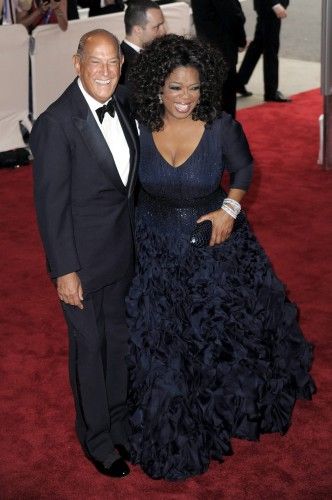 Oprah Winfrey con un diseño de Oscar de la Renta