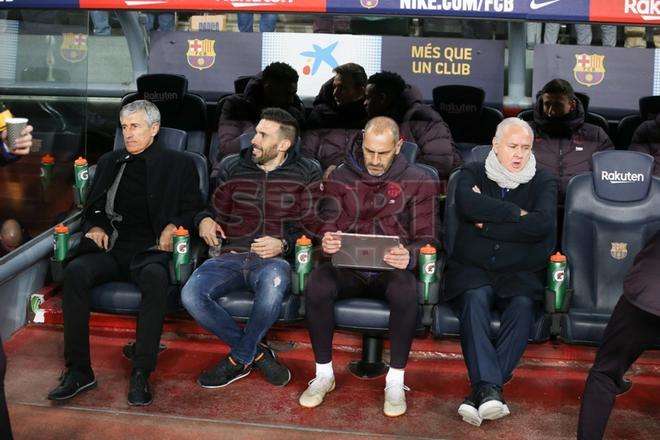 Las imágenes del estreno de Quique Setién en el banquillo del Camp Nou para el partido entre el FC Barcelona y el Granada de LaLiga Santander.