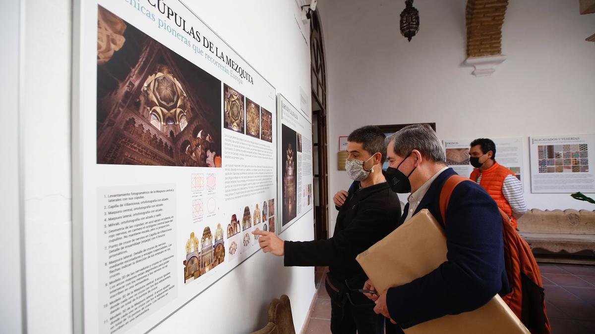 La exposición Paseo Matemático Al-Ándalus de la facultad de Filosofía y Letras.