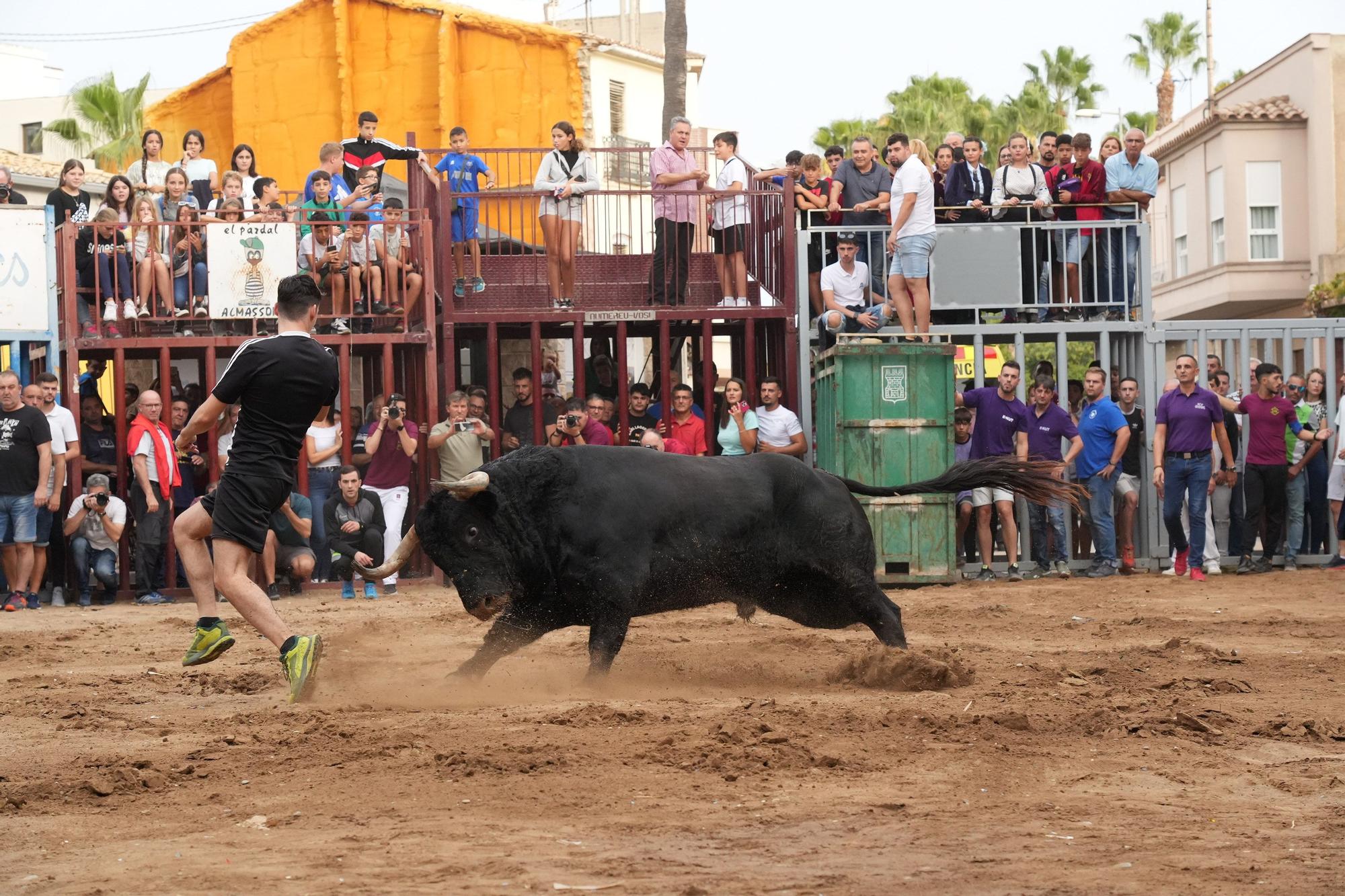 Las fotos de la tarde taurina del lunes de fiestas del Roser en Almassora