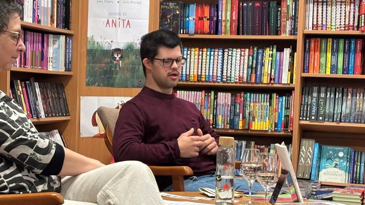 Quim Vilamajó, durante la presentación de su libro en la librería Aqualata de Igualada