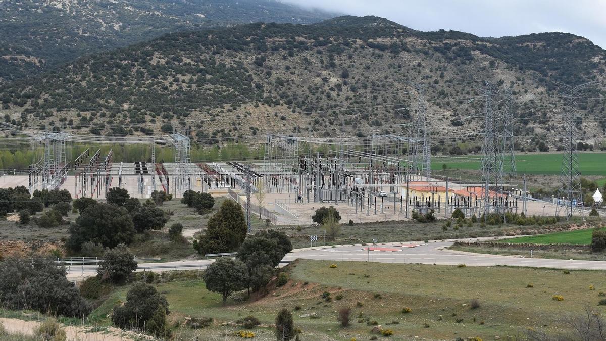 Foto de la subestación eléctrica de Fraiximeno, en Morella, donde desembocaría la energía producida por los aerogeneradores en Teruel.