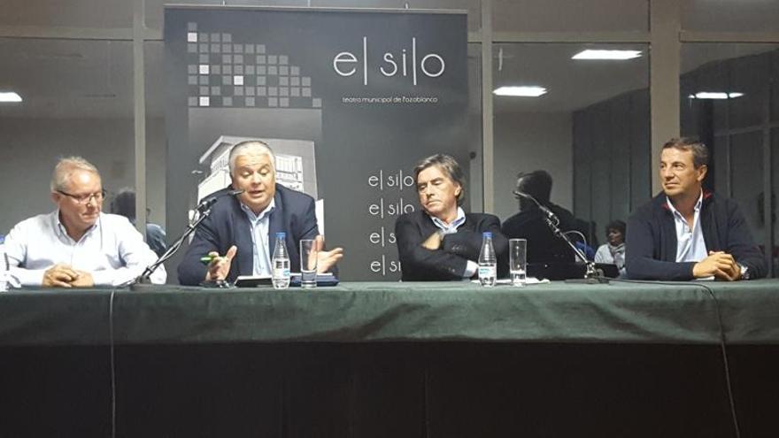 Una tertulia sobre fútbol reúne en Pozoblanco a José Ángel de la Casa, José González y José Parejo