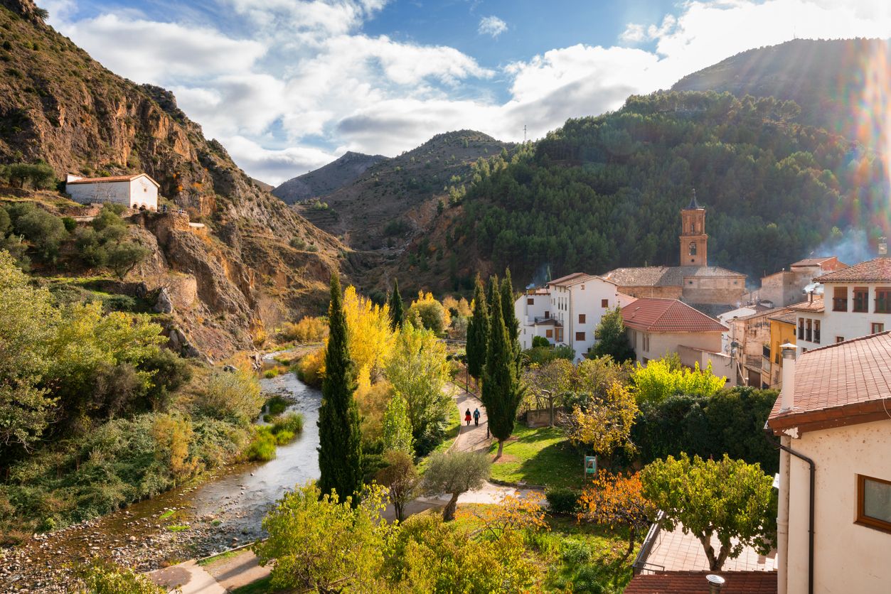 Vista panorámica del pueblo de Arnedillo, La Rioja, España