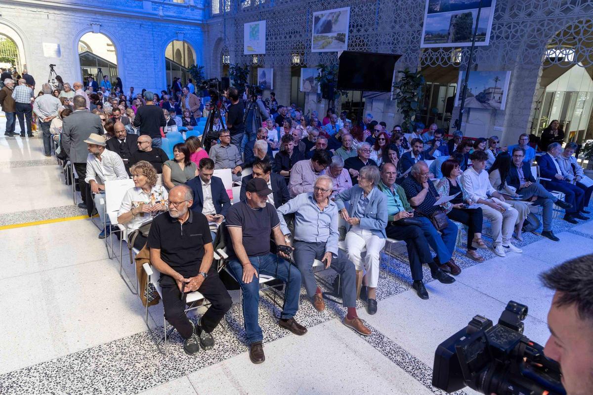 Pedro Sánchez asiste al acto en Casa Mediterráneo por el Día del Exilio