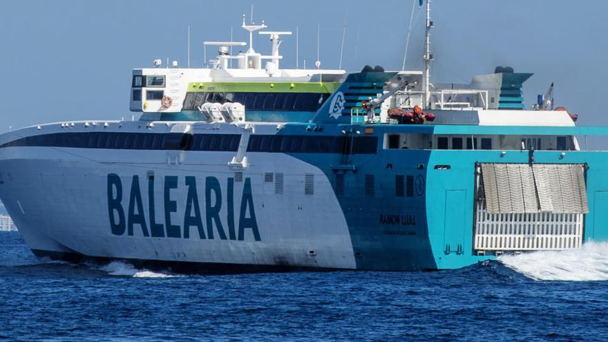 Uno de los buques de la flota de Baleària.