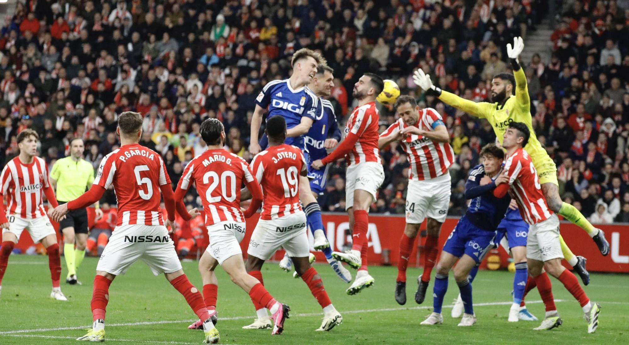 Real Sporting - Real Oviedo: el derbi en imágenes