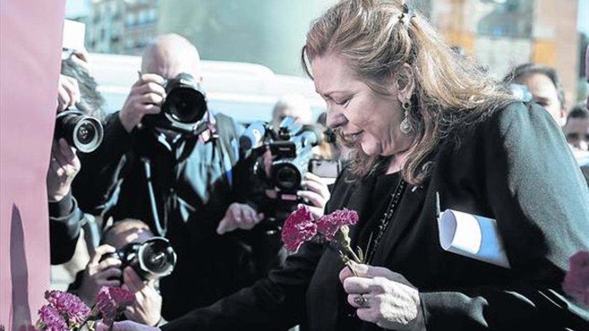 La presidenta de la Asociación 11-M, Pilar Manjón, en el exterior de Atocha.