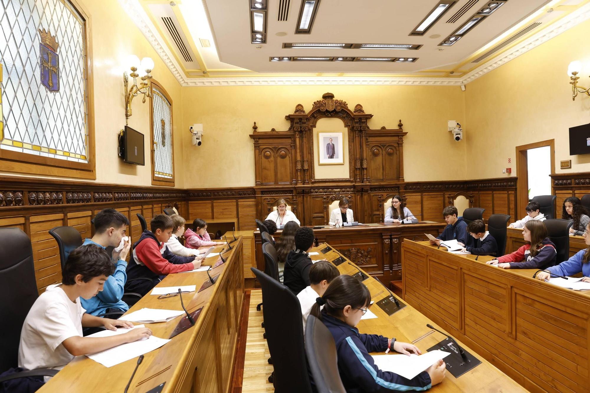 El Pleno del Consejo Municipal de Infancia y Adolescencia de Gijón, en imágenes