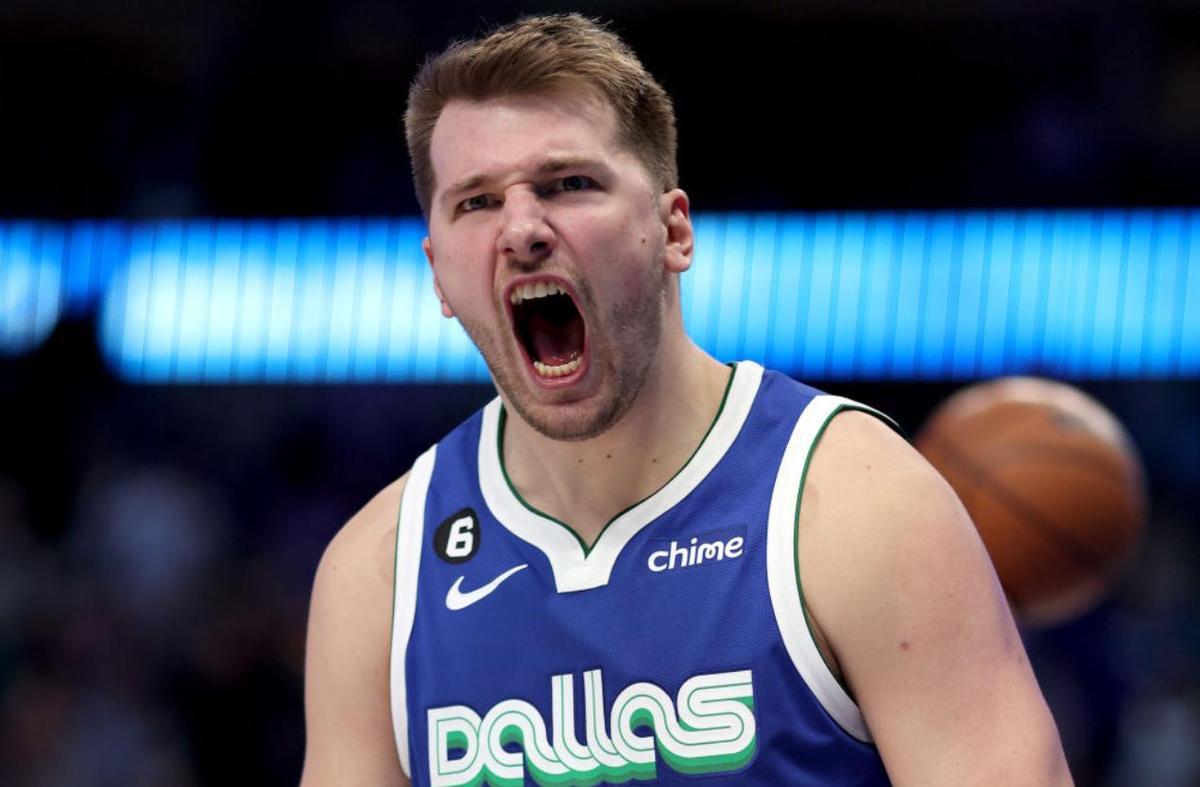 Doncic fue el hombre del partido con 42 puntos para guiar a los Mavericks a la victoria