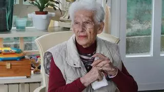 Laura Fernández, 101 años, de Ourense: "Hago una hora diaria de bicicleta"