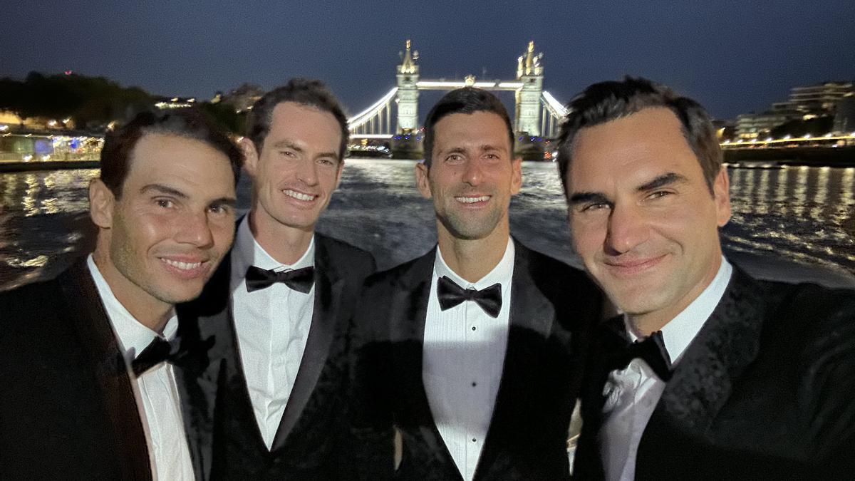 Rafel Nadal, Andy Murray, Novak Djokovic y Roger Federer, en la noche de este jueves en Londres antes de la cena de gala de la Laver Cup en una imagen que compartió el suizo.