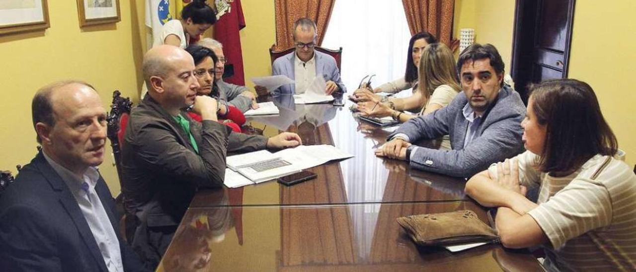 Reunión de la Junta de Gobierno Local en la que se había aprobado el plan económico y financiero. // Iñaki Osorio