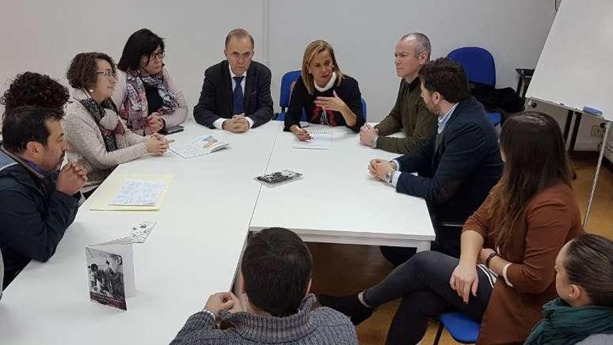 Reunión en la oficina de apoyo a emprendedores en Ponteareas. //D.P.