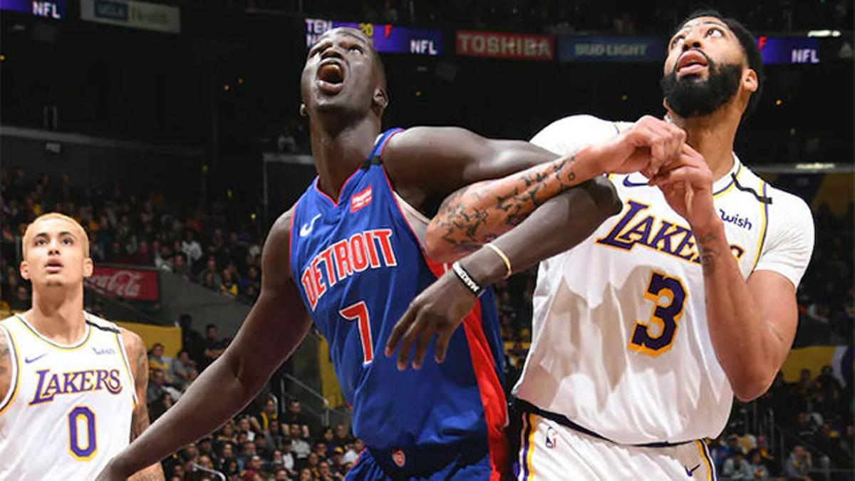 Los Lakers se impone a los Pistons