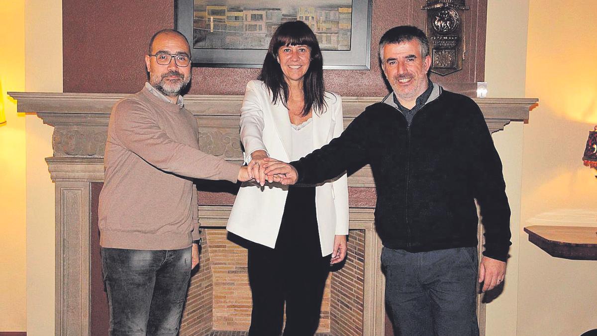 Els alcaldes de  Sarrià de Ter, Girona i Salt, en la signatura de la constitució de CATSA.
