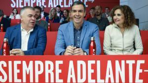 El presidente del Gobierno en funciones, Pedro Sánchez, junto a María Jesús Montero y Santos Cerdán durante la reunión de Comité Federal del PSOE en Madrid.