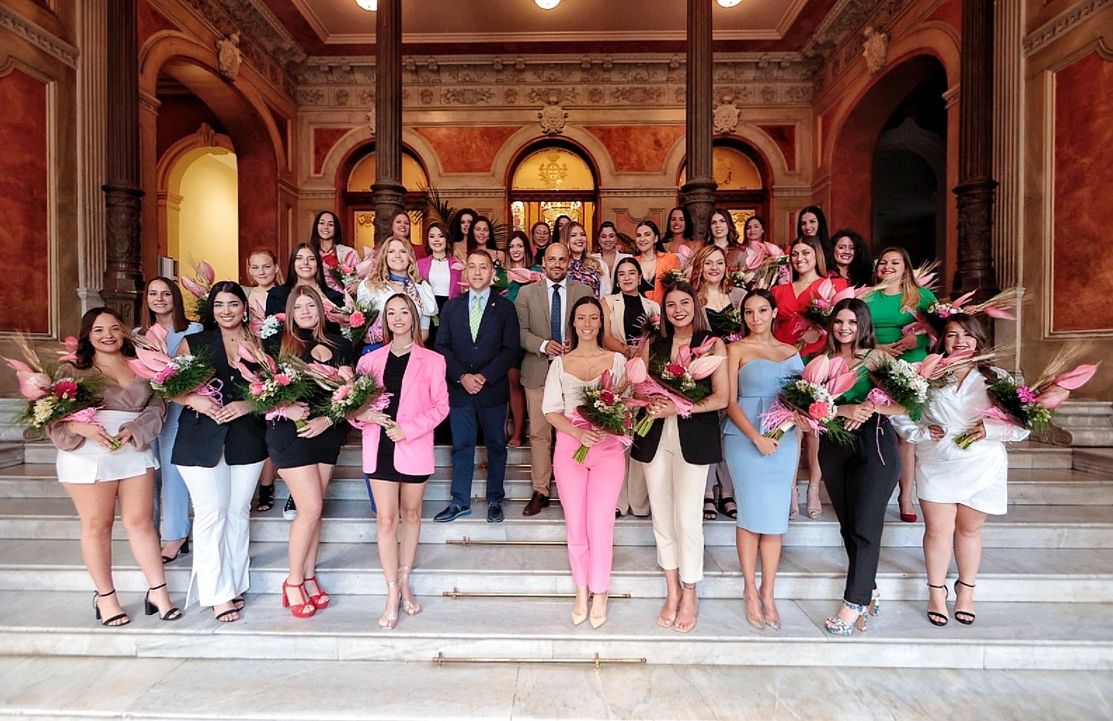 Recepción del alcalde a las candidatas a reina de las Fiestas de Mayo de Santa Cruz