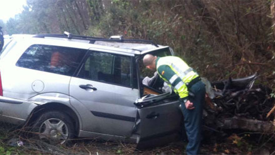 Una mujer herida en un accidente en El Franco