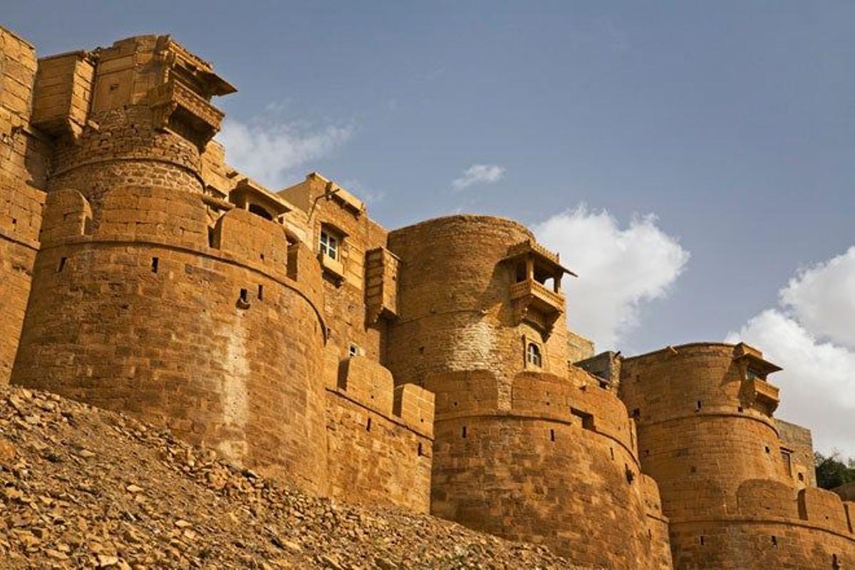 El Fuerte de Jaisalmer (India) cuenta con una muralla de arenisca construida en el 1156.