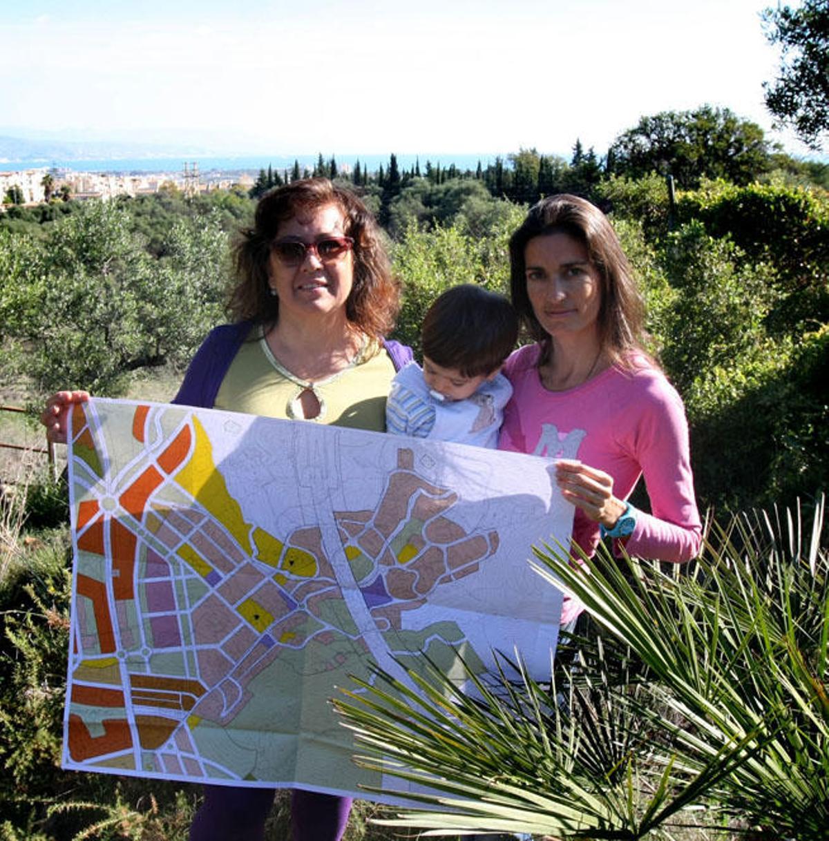 Vecinas de la Sierra en noviembre en la zona a urbanizar.