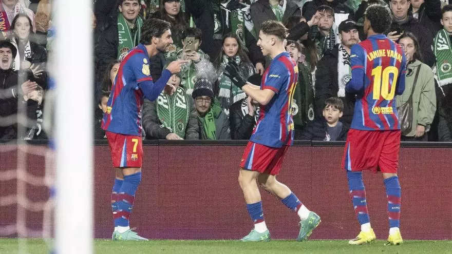 Un Barça pragmático solventa el pase en Santander y ya espera rival en cuartos
