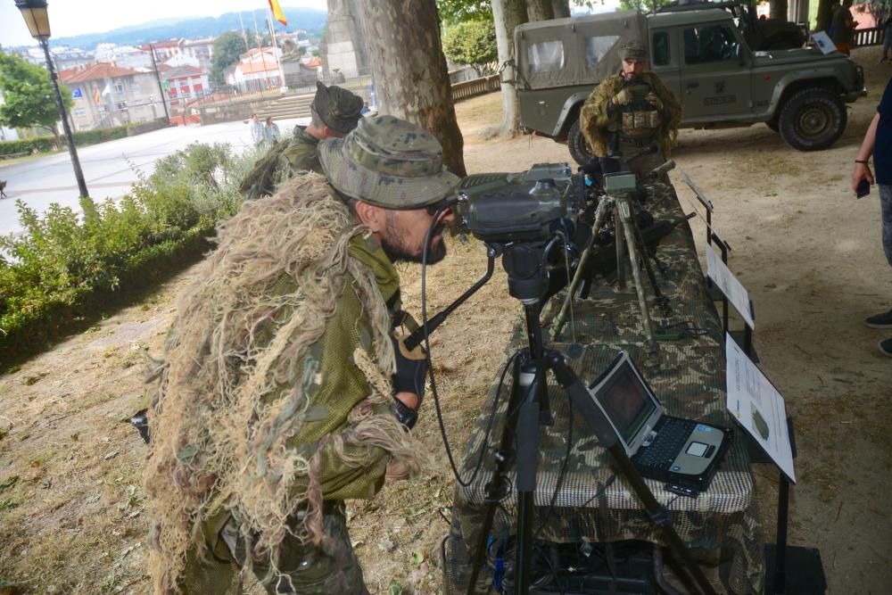 La Brilat expone sus carros y equipos por el Día de las Fuerzas Armadas