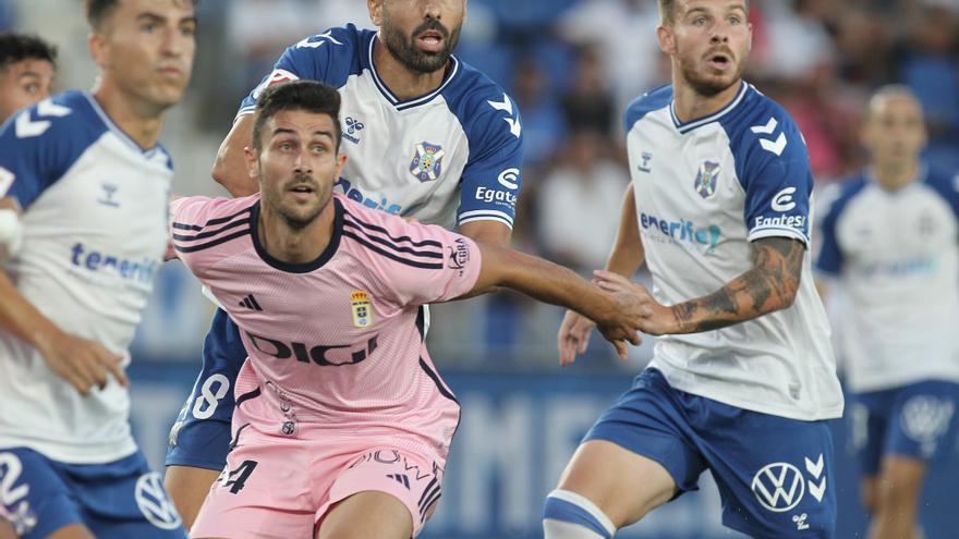 El partido entre el Tenerife y el Real Oviedo, en imágenes