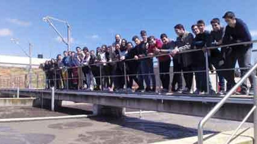 Alumnos del Amor de Dios visitan la estación depuradora