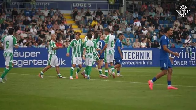 El Betis inaugura la pretemporada con una goleada