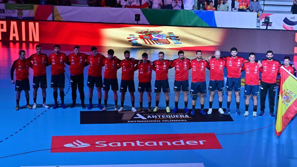 La selección española de balonmano, antes del partido ante Suecia en Jaén