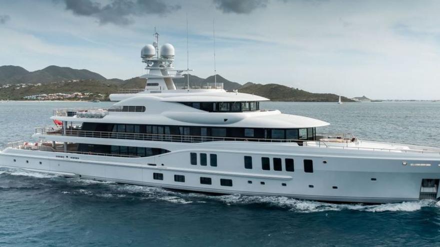 Llega a Ibiza el &#039;soltero de oro&#039; con su superyate valorado en 100 millones