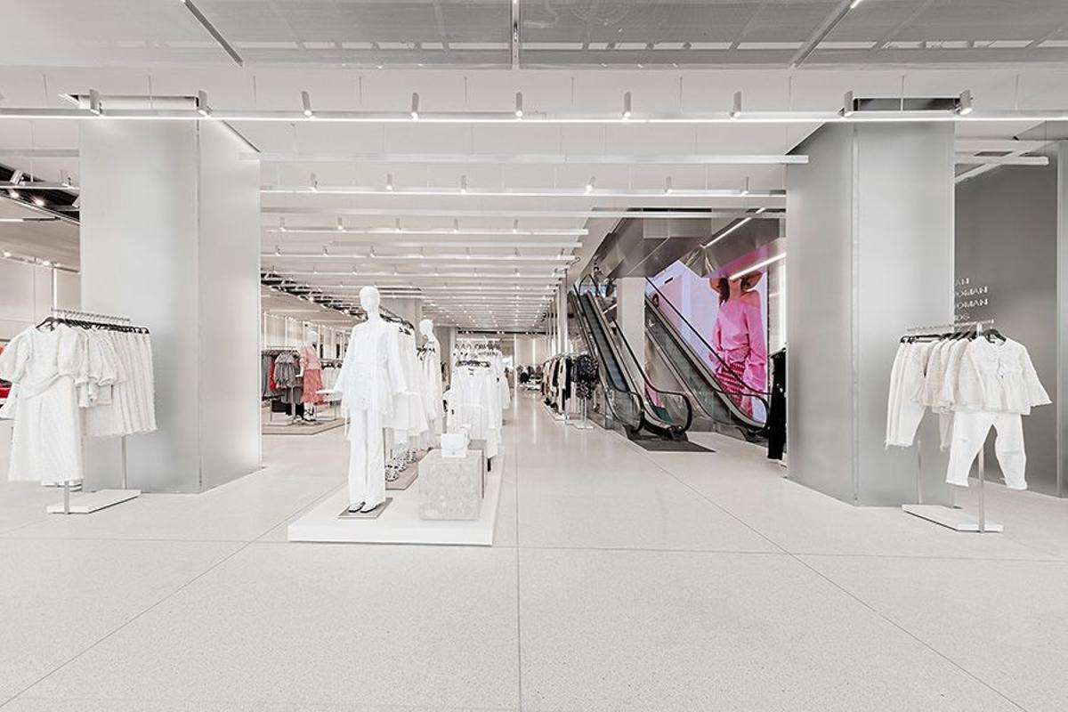 Interior de la tienda de Inditex, Zara, más grande del mundo