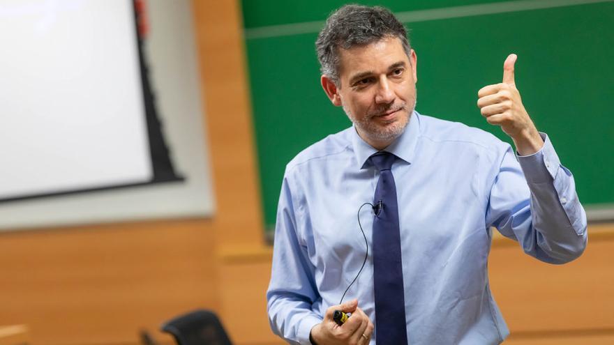 Ramón Salaverría, durante una ponencia en 2019.