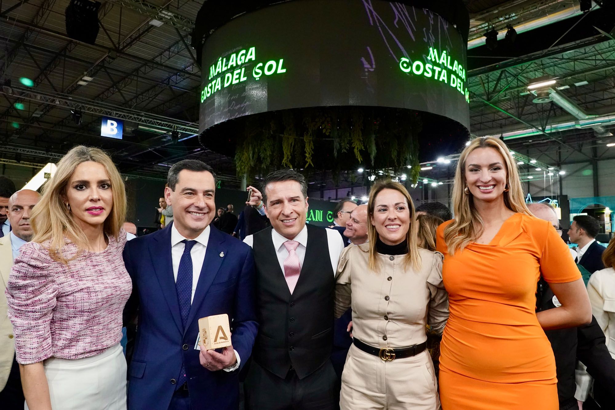 Juanma Moreno, en la jornada inaugural del stand de Andalucía en Fitur 2024.