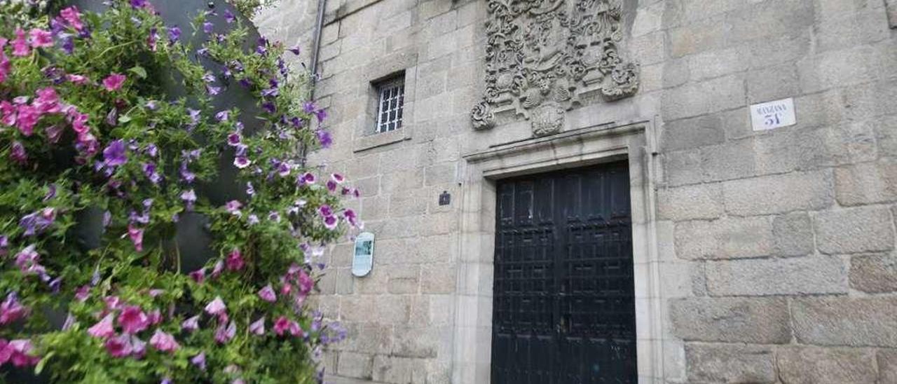 Entrada del Museo Arqueológico, que permanece cerrado a la espera de su rehabilitación. // Jesús Regal