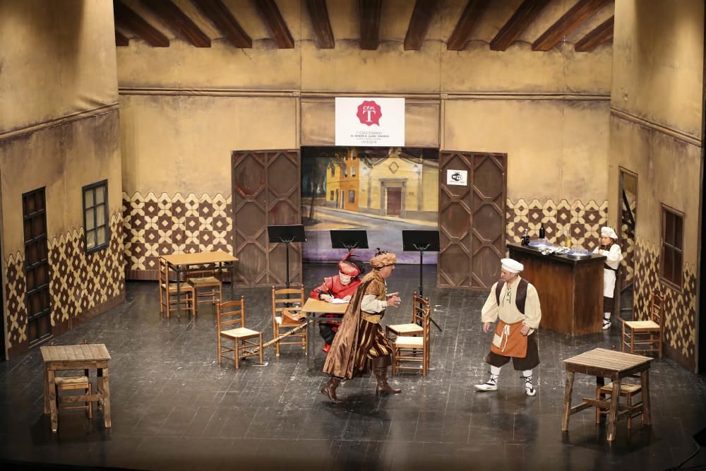 El Teatro Castelar de Elda se llena para disfrutar de Don Juan Tenorio, una obra centenaria.