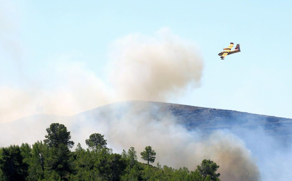 El incendio forestal que se inició ayer por la tarde en el término municipal de Gátova