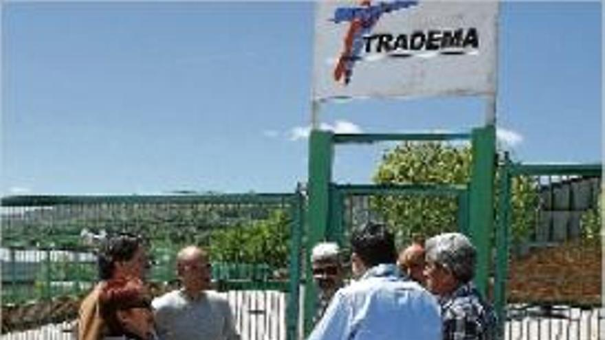 Comitè d&#039;empresa reunits amb membres del PSC a Tradema, a l&#039;abril