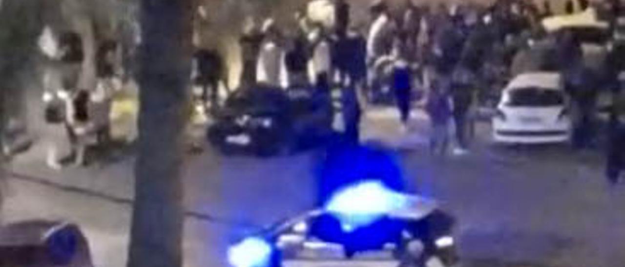 Botellón el sábado, en un parking junto a la Avenida Mediterráneo