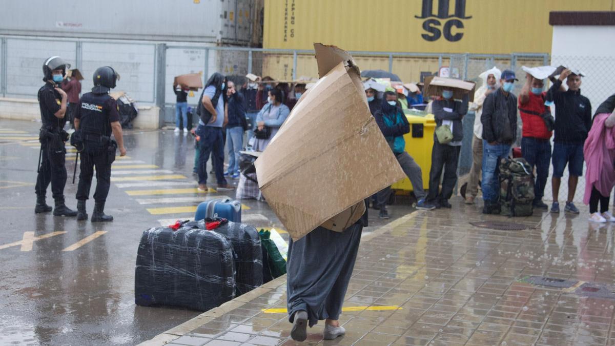 Las imágenes de los altercados en el Puerto de Alicante por el ferry a Orán