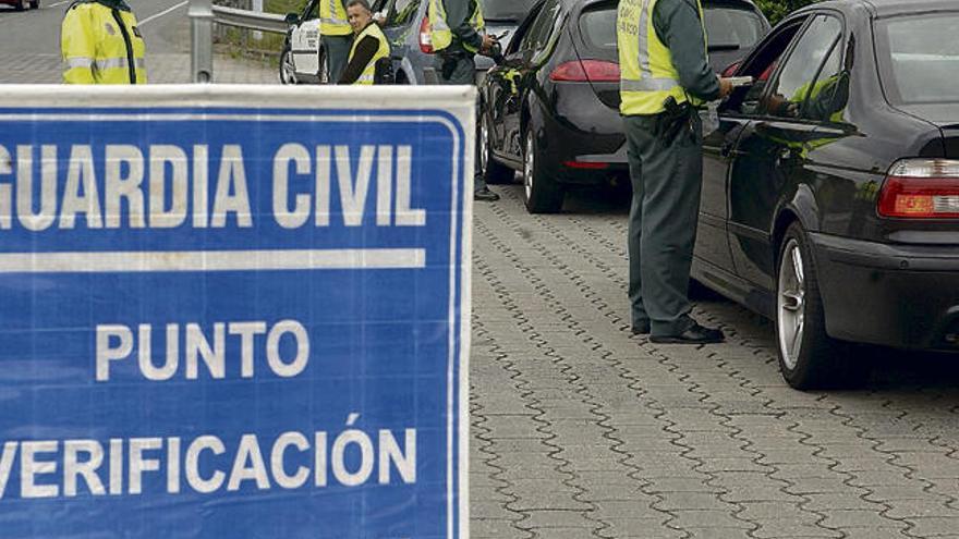 Control de alcoholemia de la Guardia Civil de Tráfico  // Juan Varela