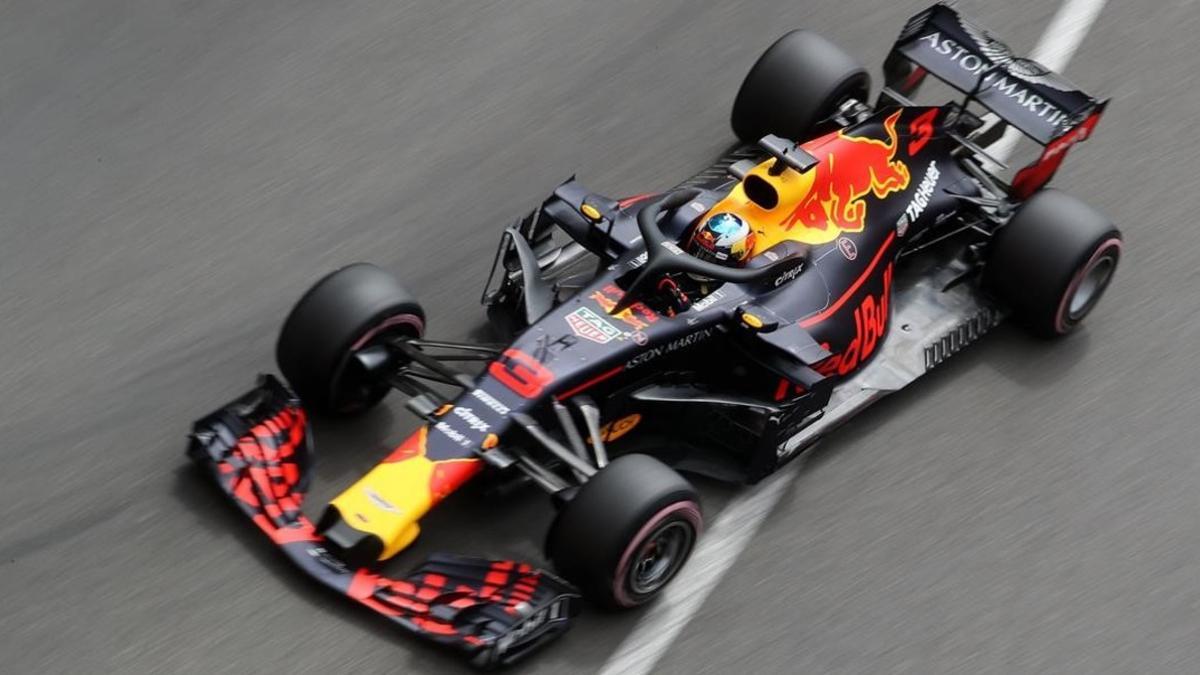 Daniel Ricciardo y su Red Bull-Renault, durante el GP de Mónaco de F-1.