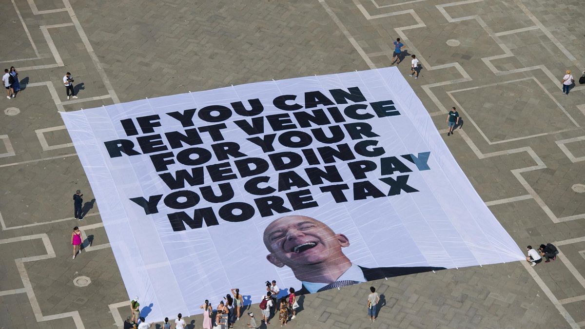 Otra enorme pancarta contra Bezos en el centro de Venecia a pocos días de su boda