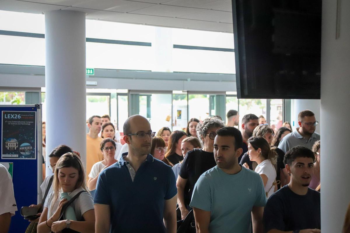 Fotogalería | Las oposiciones a la Administración del Estado en Badajoz, en imágenes