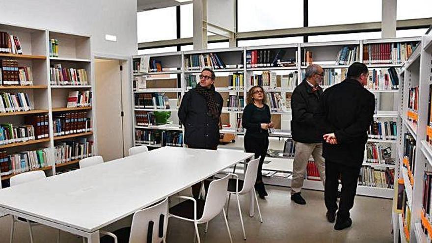 Cambre ultima la apertura de la biblioteca