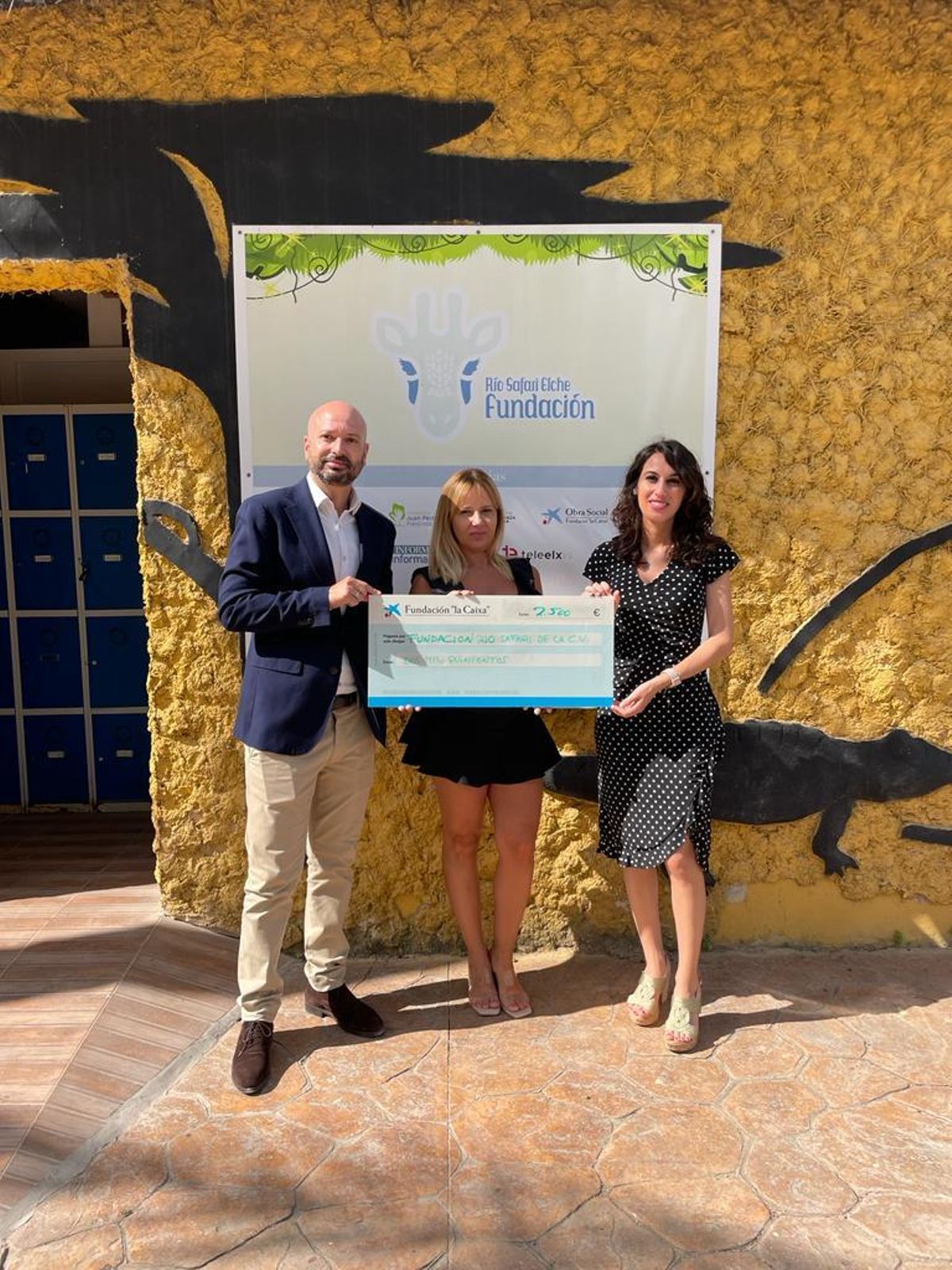 Entrega simbólica de la ayuda