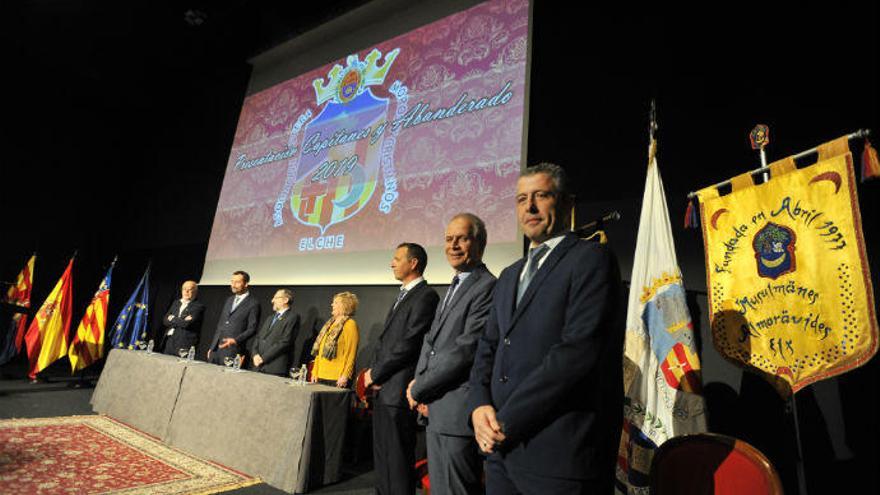 El acto de presentación de los nuevos capitanes y el abanderado de las próximas fiestas de Moros y Cristianos.