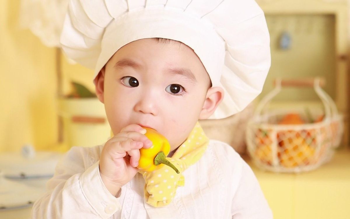 Bebé comiendo